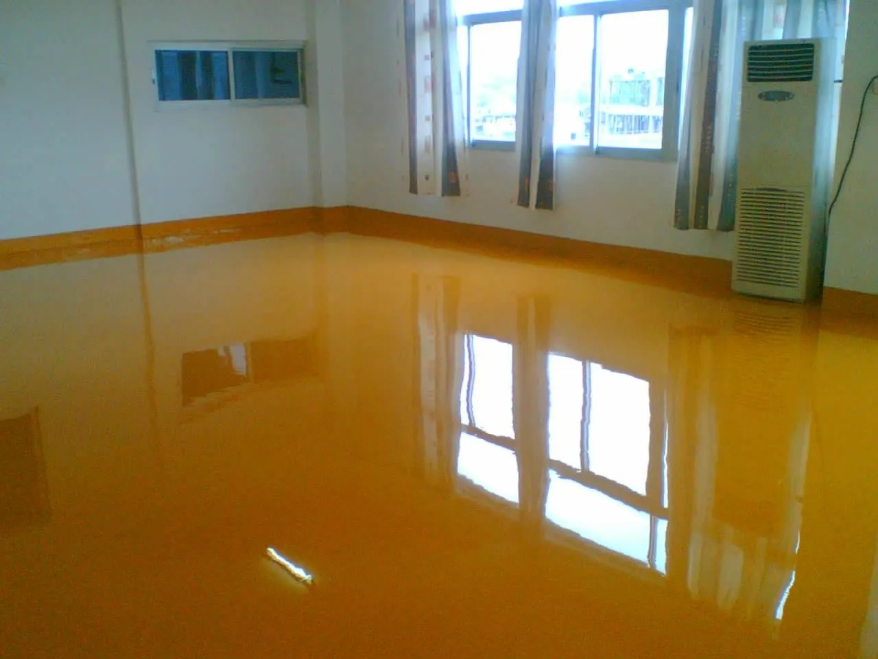 環(huán)氧樹脂薄涂地坪漆